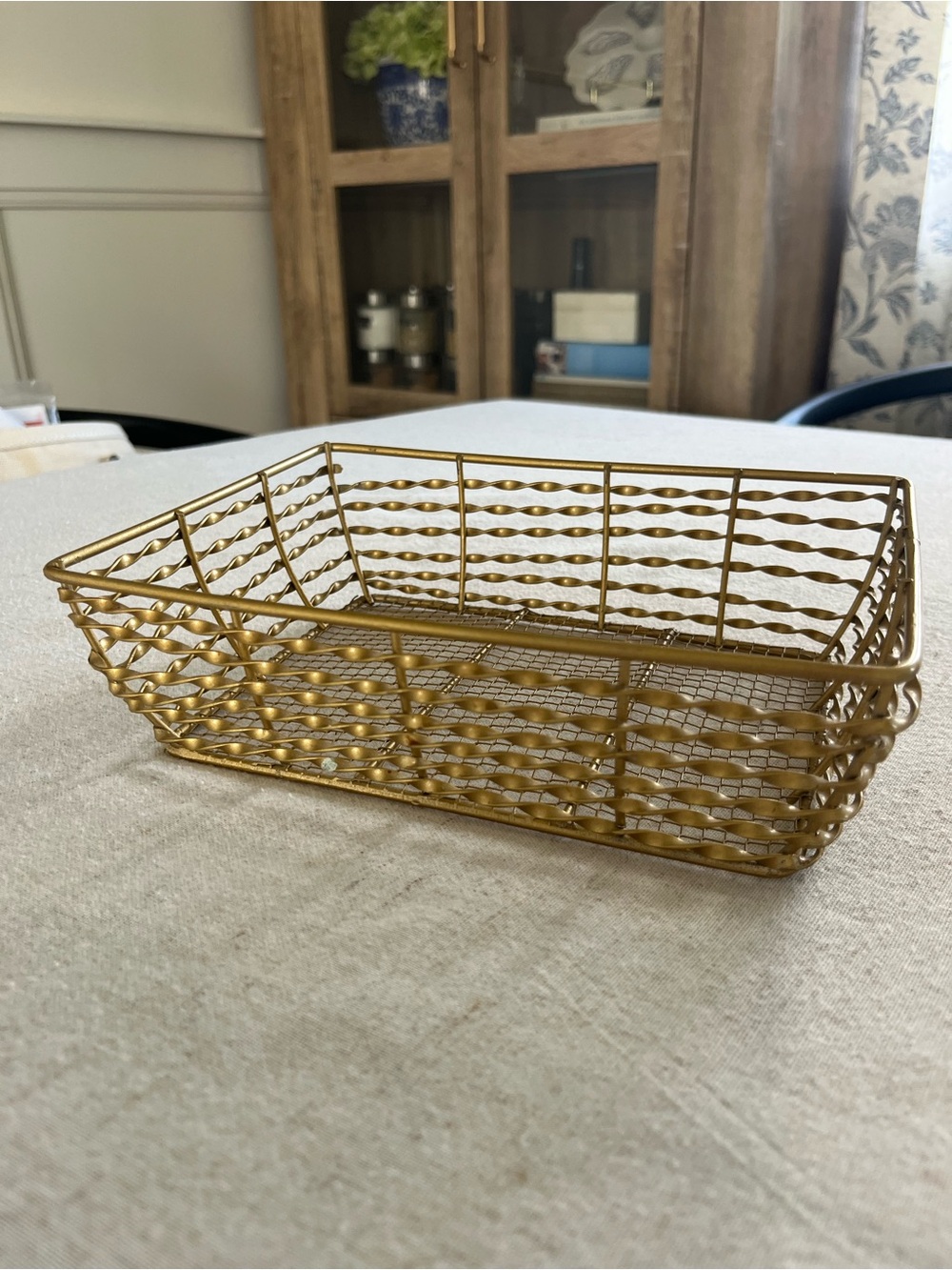 Vintage Brass Wire Mesh Basket - Scalloped Twisted Detail